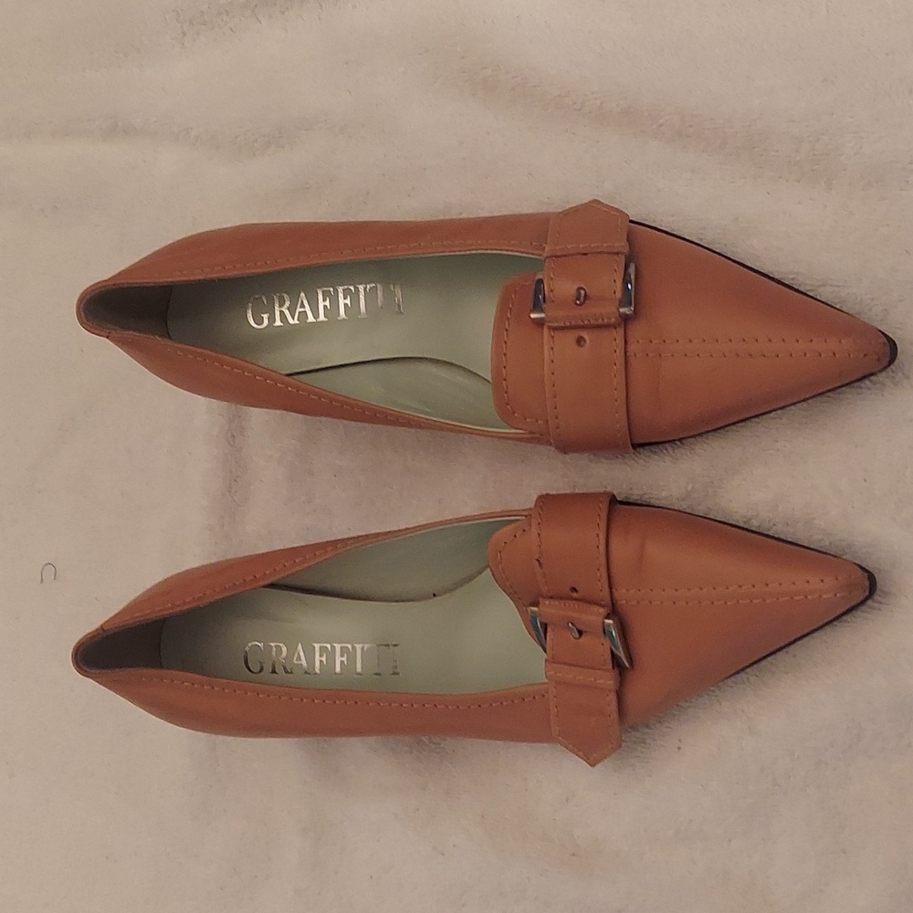 Leather kitten heels.